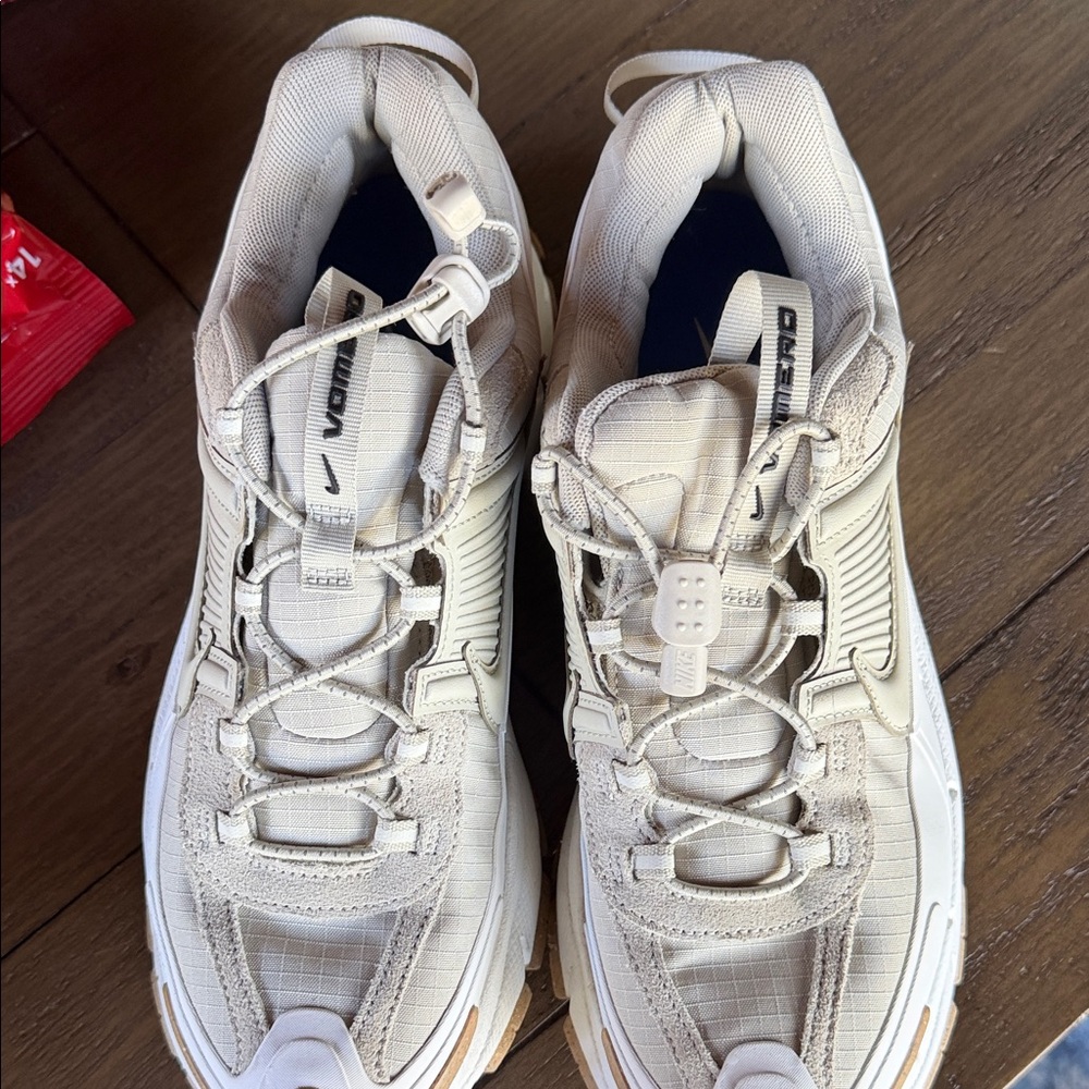 Nike Zoom Vomero Sneakers in Cream and Tan - Picture 10 of 13